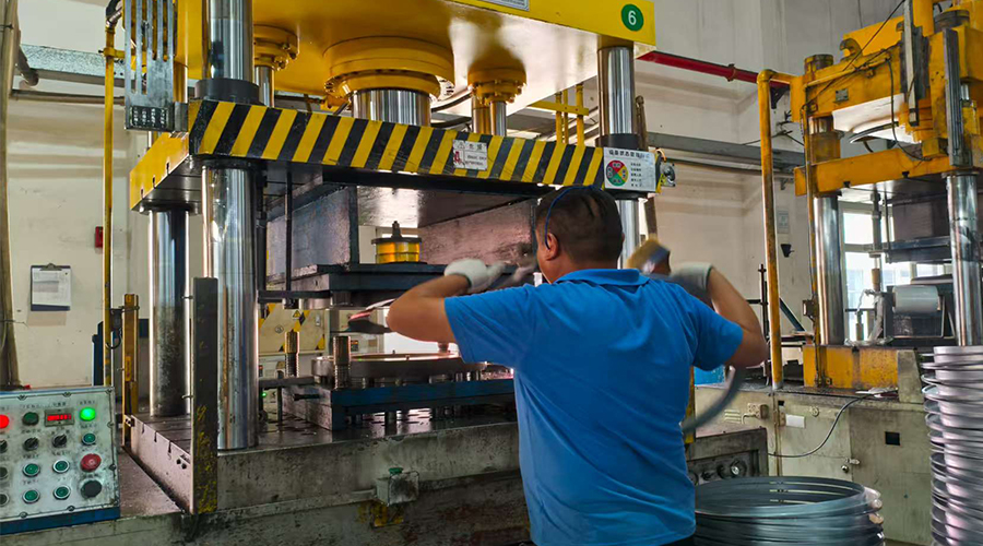 金環(huán)電器的滾筒干衣機(jī)如何適應(yīng)游艇、輪船等特殊海洋環(huán)境，確保高安全性和穩(wěn)定性？