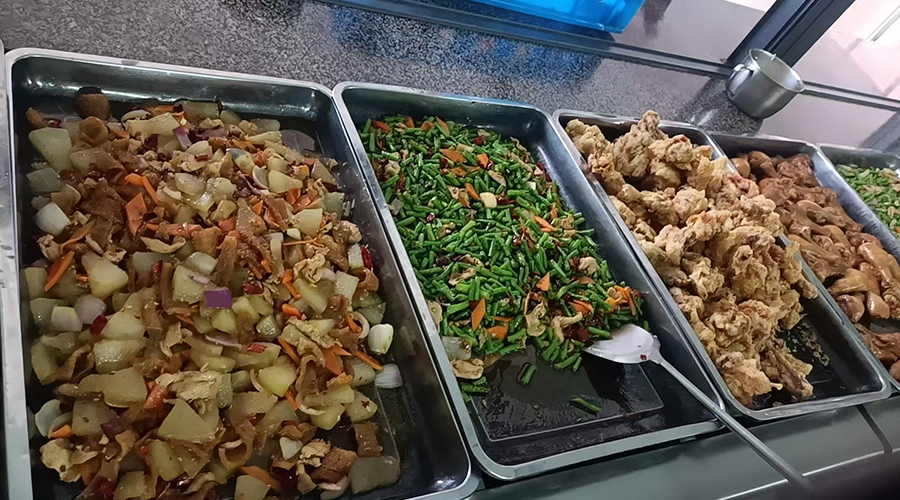 盛夏的來臨，金環(huán)電器關(guān)懷工人飲食