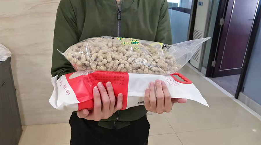 新春關(guān)懷 禮滿(mǎn)情暖！金環(huán)電器給員工發(fā)年貨