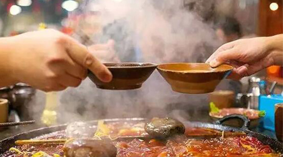 冬天火鍋團(tuán)建引來(lái)一身火鍋味  衣物烘干機(jī)化解職場(chǎng)尷尬！